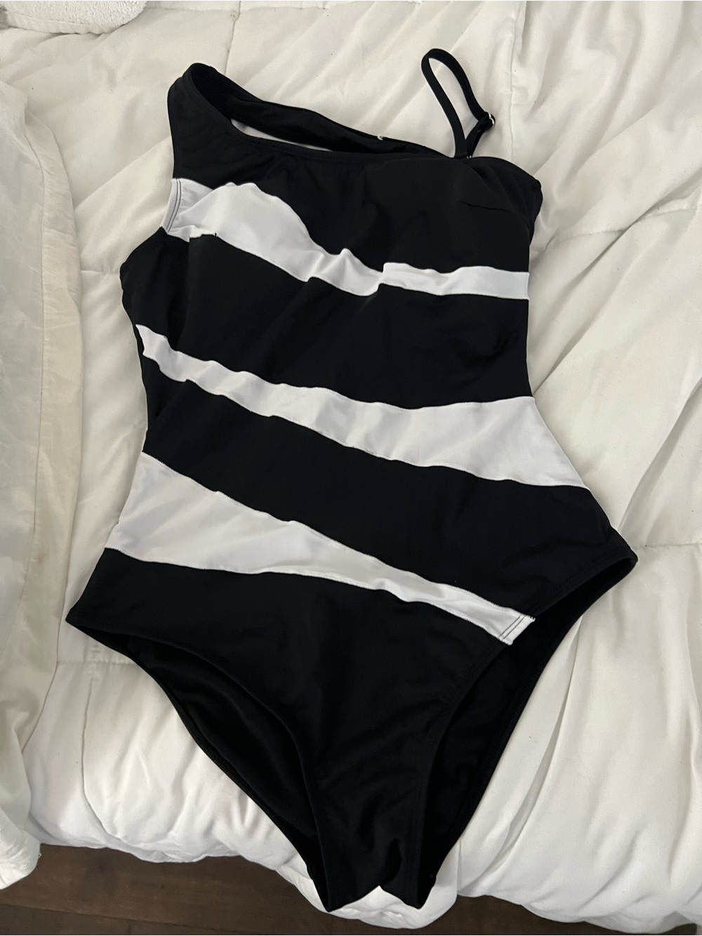 Cupshe Black & White Asymmetrical Slim & Sculpt One-Piece